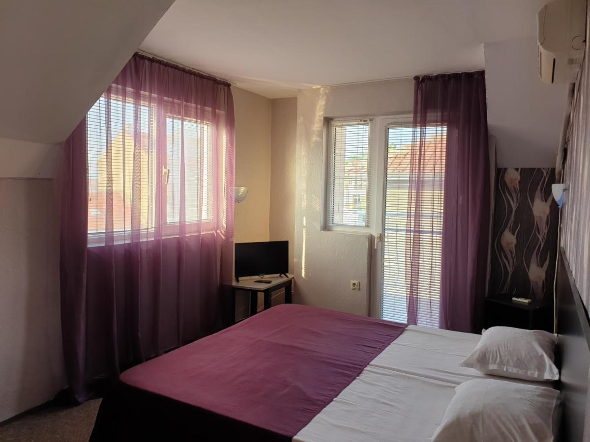 Guest House Taligarov Pomorie Exteriör bild