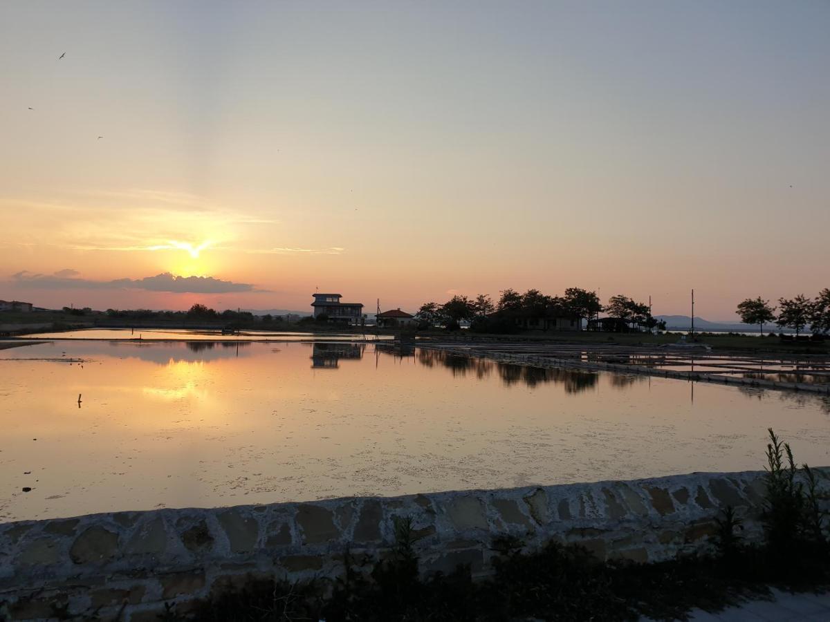 Guest House Taligarov Pomorie Exteriör bild
