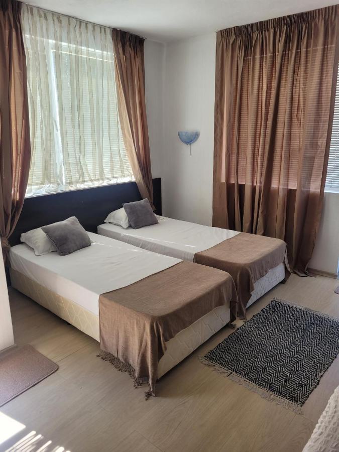 Guest House Taligarov Pomorie Exteriör bild
