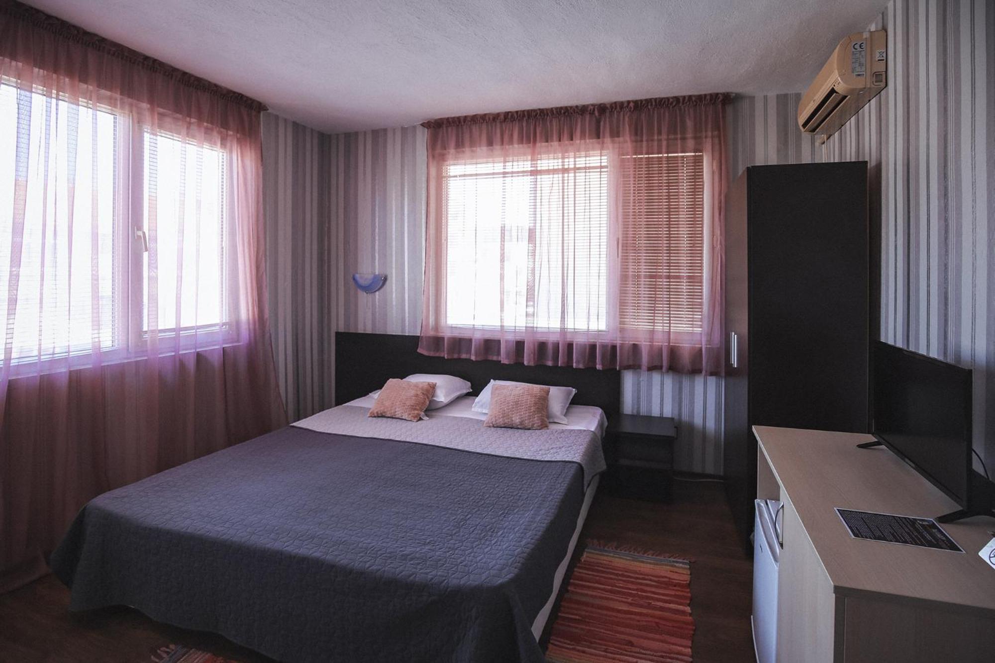 Guest House Taligarov Pomorie Exteriör bild