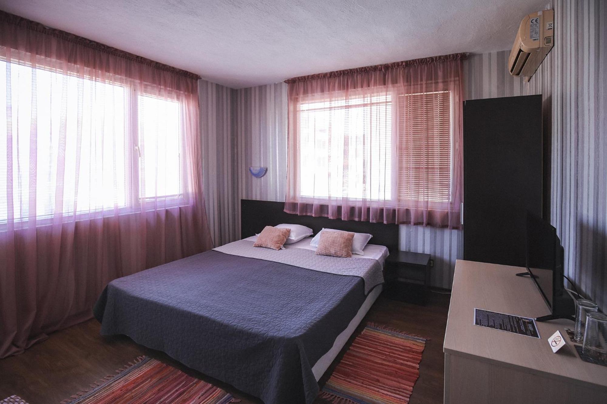 Guest House Taligarov Pomorie Exteriör bild