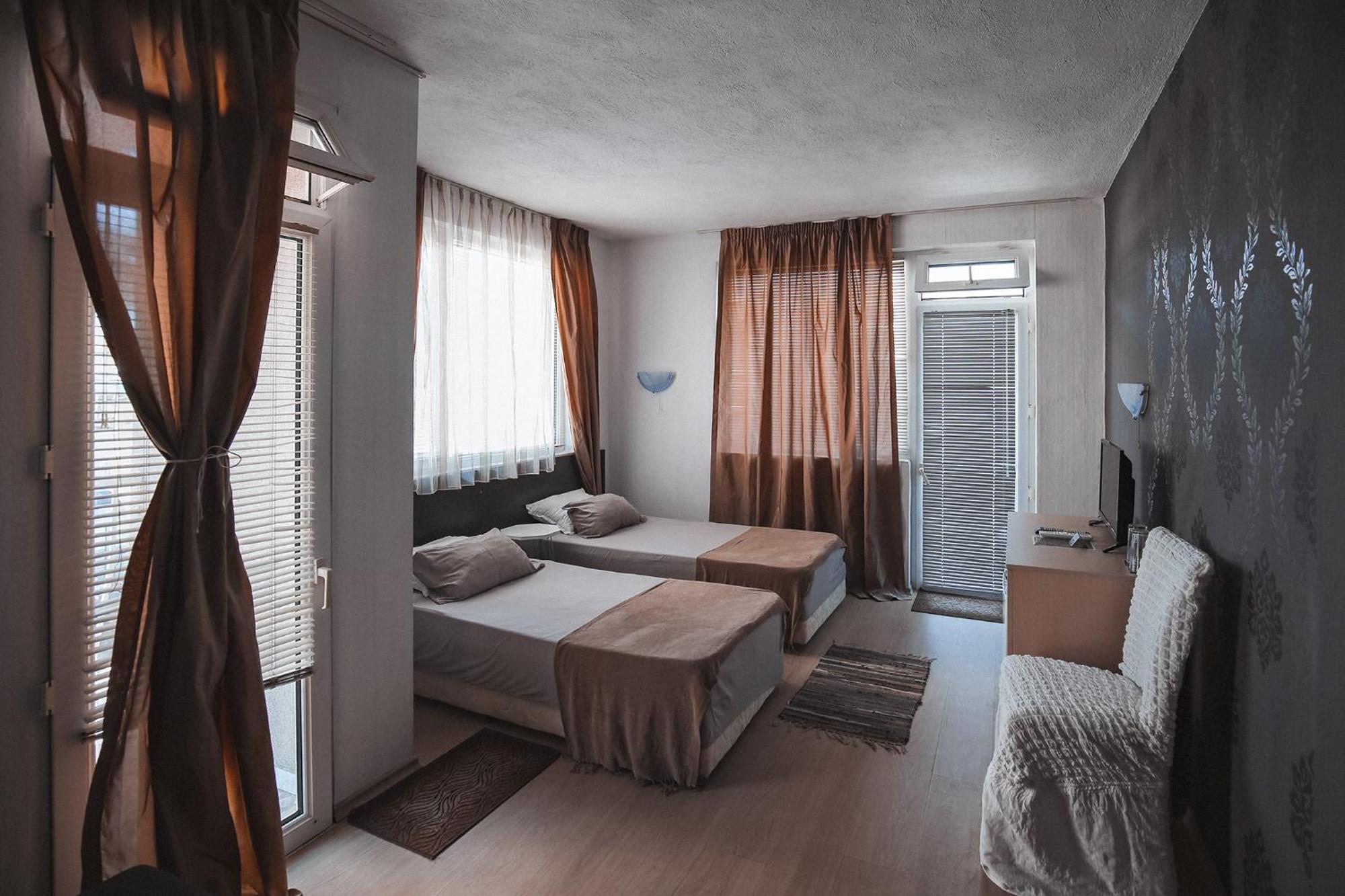 Guest House Taligarov Pomorie Exteriör bild