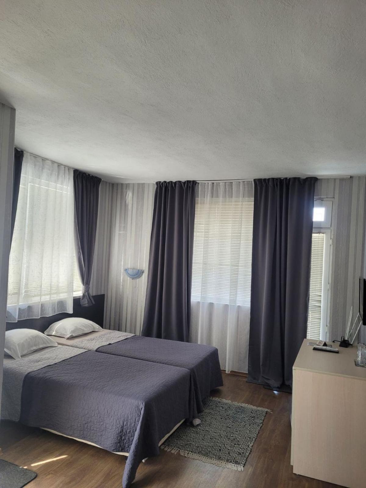 Guest House Taligarov Pomorie Exteriör bild
