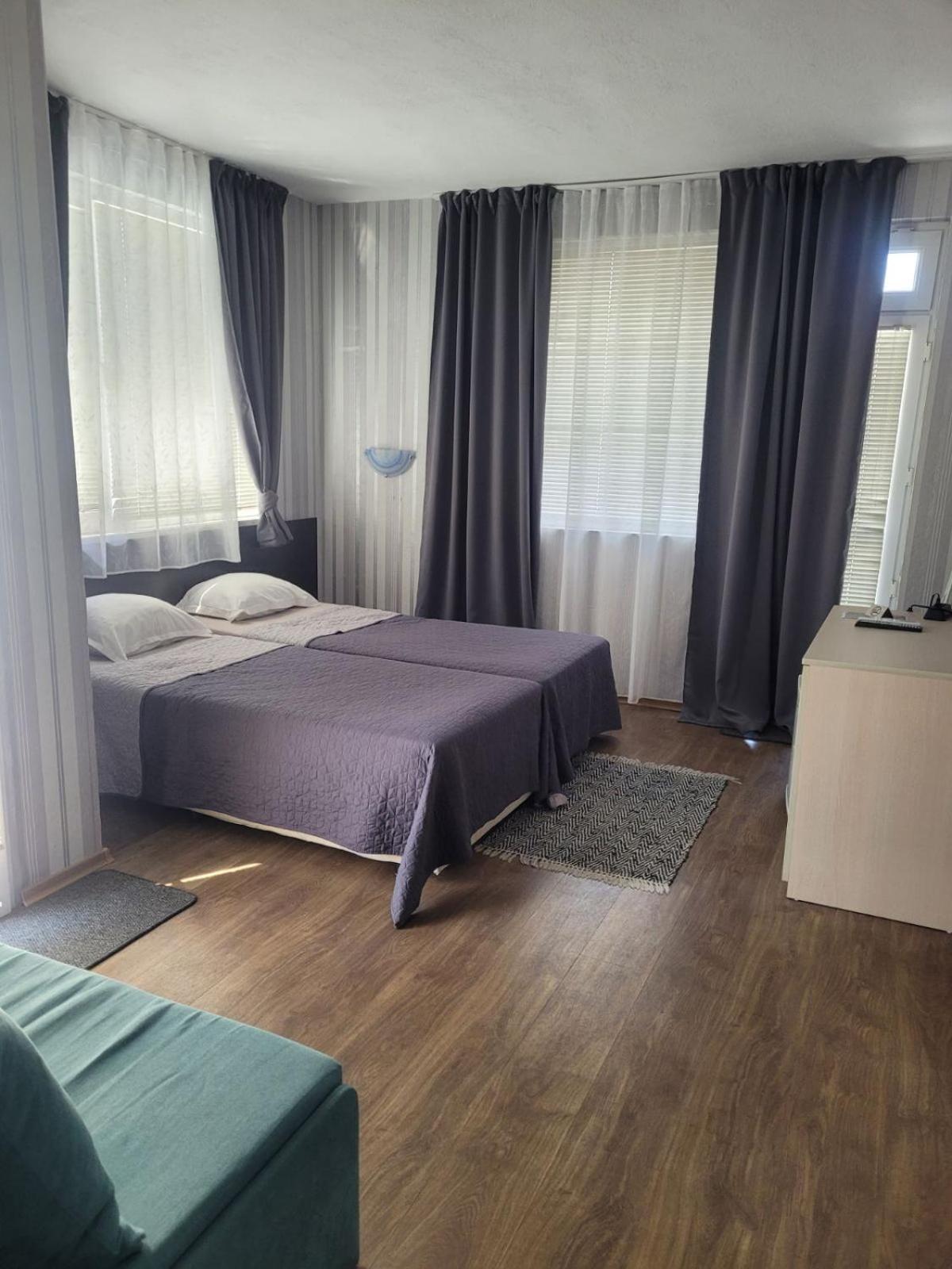 Guest House Taligarov Pomorie Exteriör bild